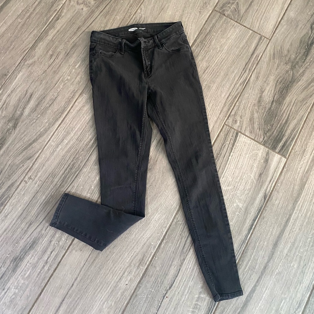 Old Navy Black Super Skinny Mid Rise jeans. Size 2